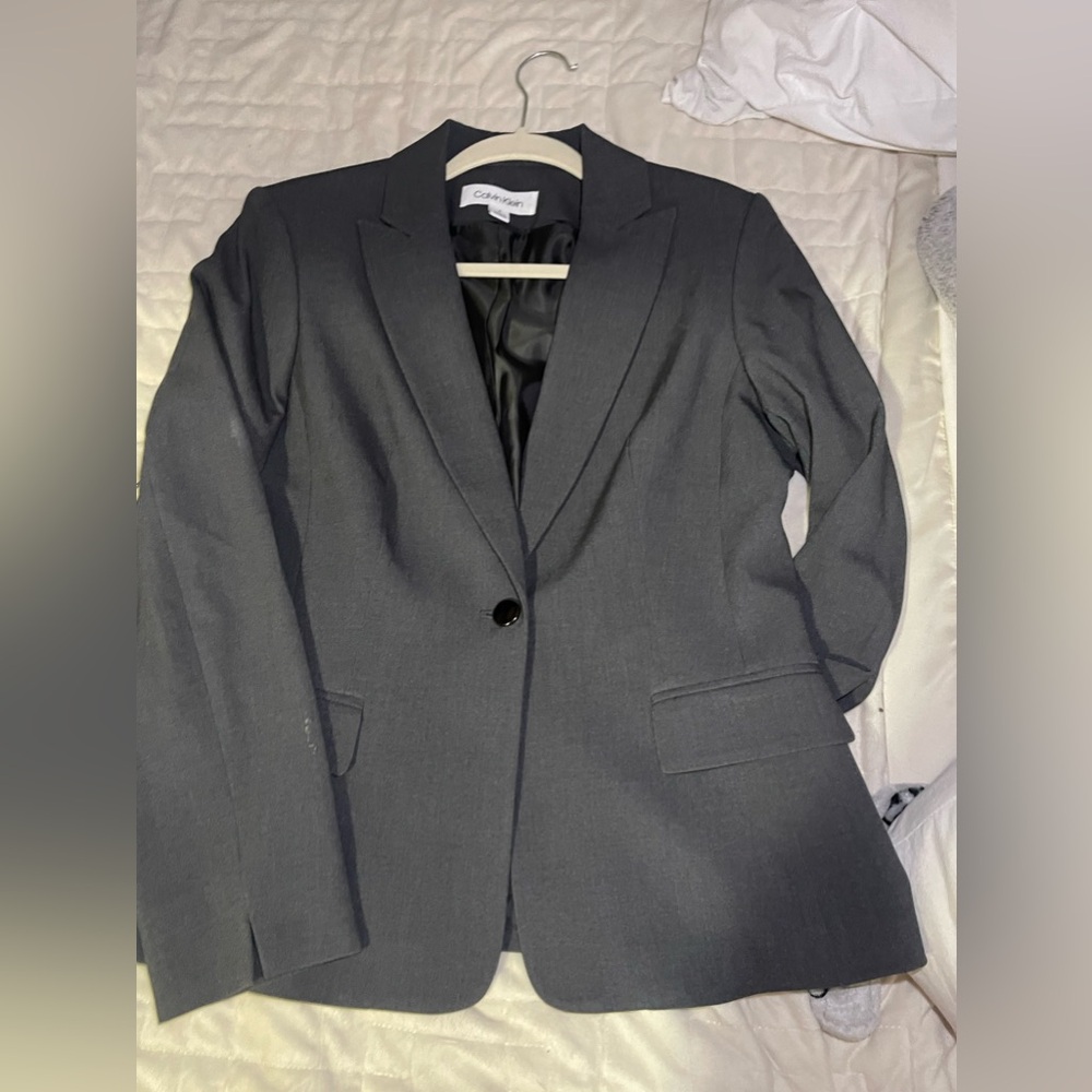 Dark gray blazer from Calvin Klein and good condition size medium
